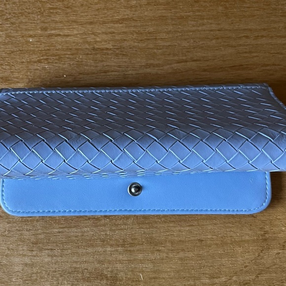 Beautiful ‘Designer Inspired’ Tri-Fold Wallet in Gorgeous Slate Blue Color NWOT - Picture 4 of 16